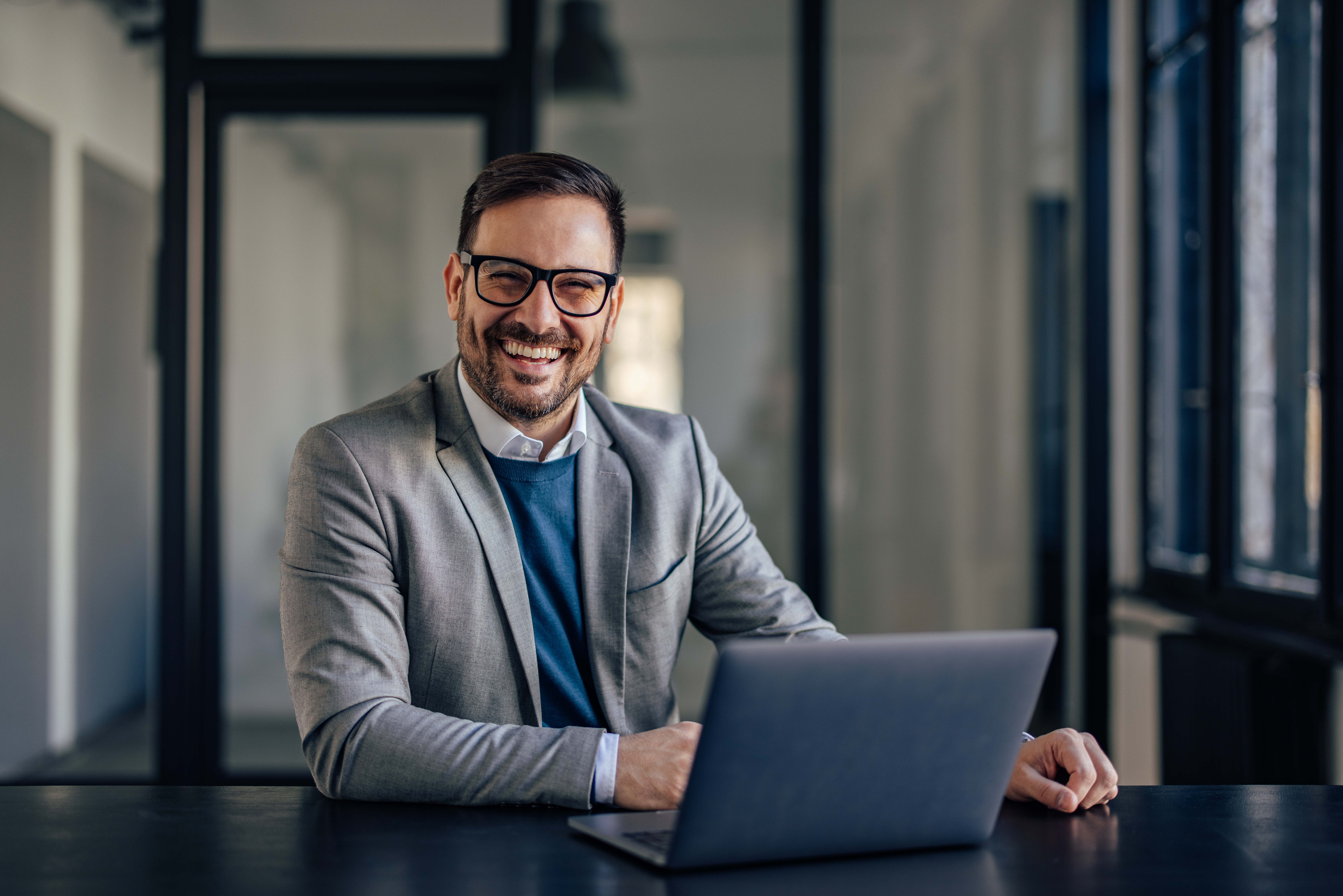 Portrait of lovely caucasian man, preparing his desk for work in
